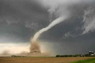 Как образуется смерч: от облака до разрушительной воронки торнадо