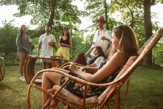 Простые дачные лайфхаки: как починить сетку, отмыть мангал и отпугнуть комаров