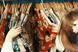 «Вечные химикаты» в одежде: как популярный бренд нарушает нормы безопасности