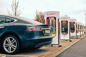 Зарядка электромобиля за 10 минут: ученые приблизили эту реальность