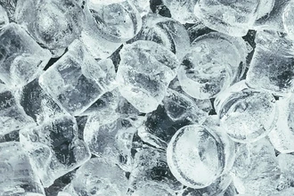 Почему хочется грызть лед и чем это опасно для зубов и здоровья