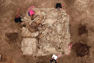 Тайна древней гробницы: шесть женщин и котел с прахом лорда