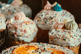 5 идей для кулича: от классической глазури до съедобного мха