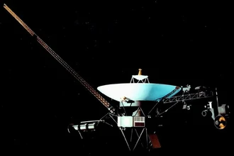 Легендарный Voyager-1 снова на связи: первые внятные данные за полгода
