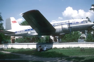 Что делали в СССР со списанными самолётами: музеи, кафе и памятники