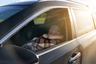 Спать в машине безопасно: 8 правил ночёвки без угрозы для жизни