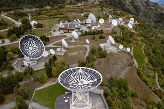 Как старые спутниковые тарелки превращают в мощные солнечные электростанции