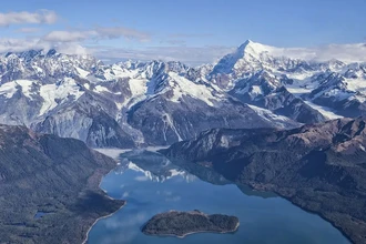 Стена воды в полкилометра: самое высокое цунами в истории