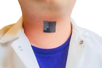 Наклейка на горло вместо голоса: как говорить без звука