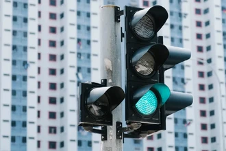 Белый свет для робомобилей: как четвертый сигнал светофора снизит пробки