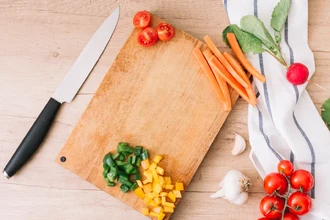 Как правильно мыть разделочные доски: ошибки, которые портят еду и здоровье