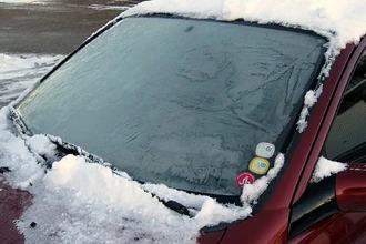 4 способа быстро снять лед с авто: научные лайфхаки от метеоролога