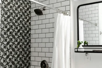 10 идей: что сделать из старой душевой шторки вместо выбрасывания