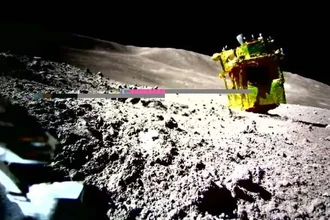 Падение на Луну и прощание с вертолетом на Марсе: космические итоги недели