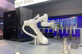 Робот-бармен на CES 2024 готовит коктейль, анализируя ваше настроение