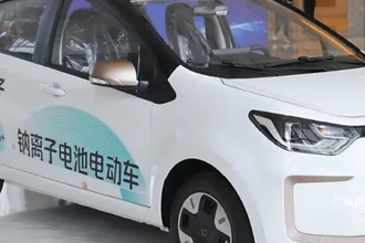 Первый серийный электромобиль с морозостойкой натрий-ионной батареей