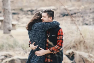 Как вернуть искру в отношения: сила романтической ностальгии по исследованиям