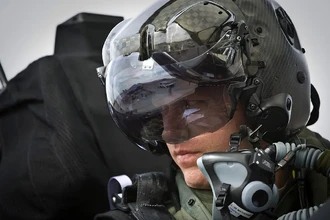 Шлем F-35 за $400 000: как дороже вертолета каска помогает пилоту