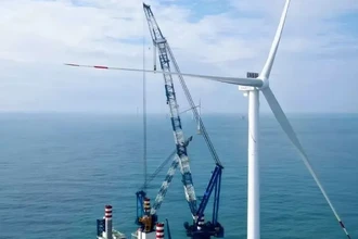 За сутки в море: как собрали ветрогенератор с лопастями в 250 метров