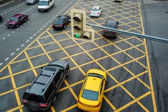 Правила проезда «вафельницы»: штрафуетесь или нет?