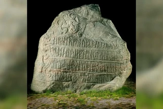 Стиль резчика рун раскрыл имя забытой королевы викингов Тайры