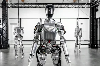 Робот Figure: как гуманоид за год научился ходить и готовится к работе на складе