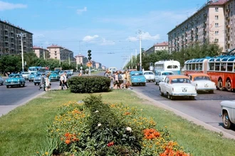 Первый советский семиместный кроссовер: узнаете эту легендарную модель?