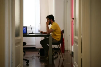 Сколько часов можно сидеть? Учёные назвали порог, за которым растёт риск деменции