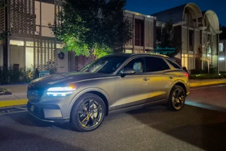 Genesis Electrified GV70: заряжается за 18 минут. Роскошный и быстрый электрокроссовер