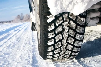 Шипы или липучка: на что делают ставку водители зимой